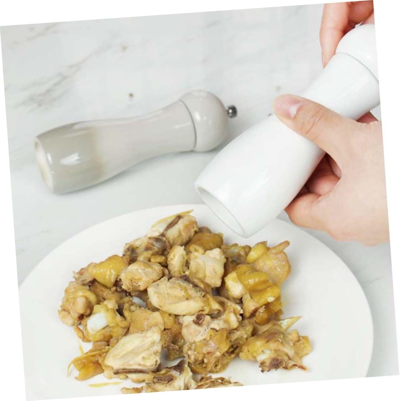 Unomor 6-Inch Ceramic Pepper Mill and Salt Shaker Set
