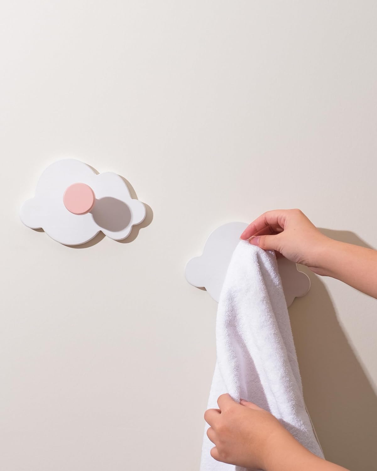 TopKai Cloud-Shaped Wall Hook Set - 4pcs Durable Wooden Hooks for Kids