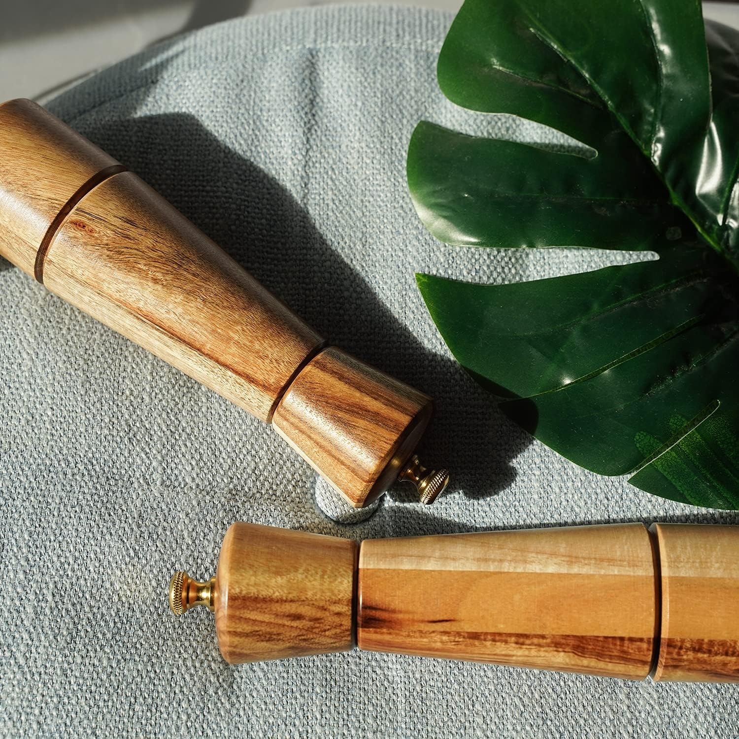 DeroTeno Salt and Pepper Mill Set with Tray