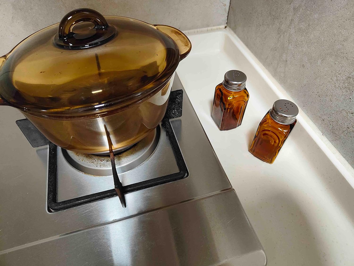Ritadeshop Retro Glass Salt and Pepper Shakers Amber Set of 2